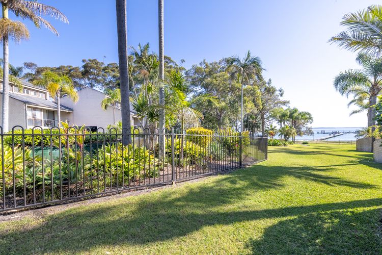 The Moorings, 22/4 Cromarty Rd – stunning townhouse with water views