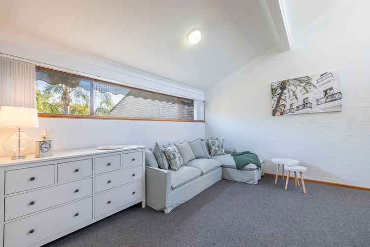 The Moorings, 22/4 Cromarty Rd – stunning townhouse with water views