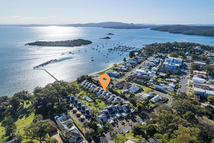The Moorings, 22/4 Cromarty Rd – stunning townhouse with water views