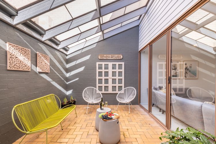 The Moorings, 22/4 Cromarty Rd – stunning townhouse with water views
