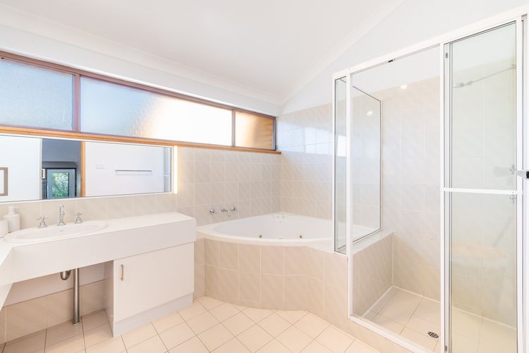 The Moorings, 22/4 Cromarty Rd – stunning townhouse with water views
