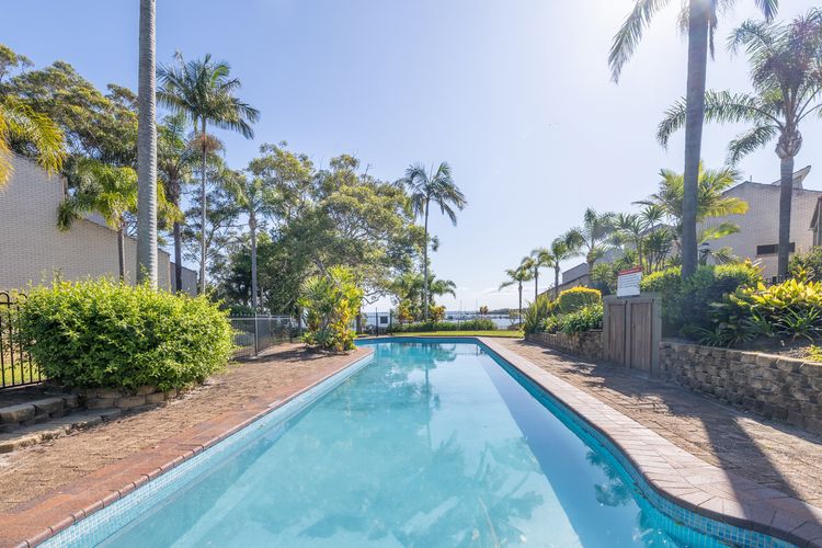 The Moorings, 22/4 Cromarty Rd – stunning townhouse with water views