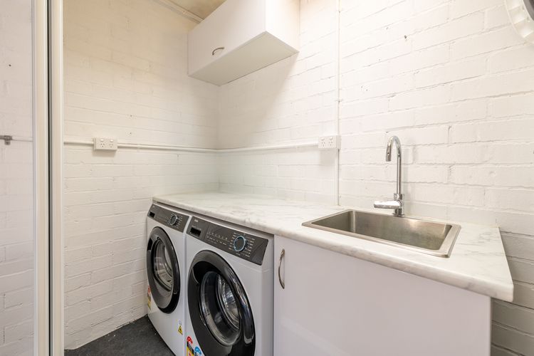 The Moorings, 22/4 Cromarty Rd – stunning townhouse with water views