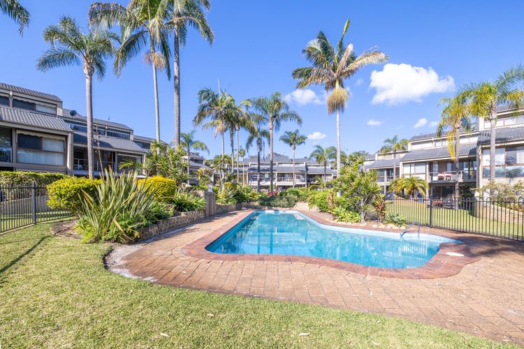 The Moorings, 22/4 Cromarty Rd – stunning townhouse with water views