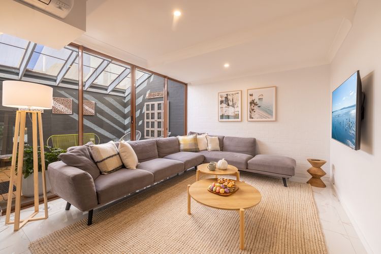 The Moorings, 22/4 Cromarty Rd – stunning townhouse with water views