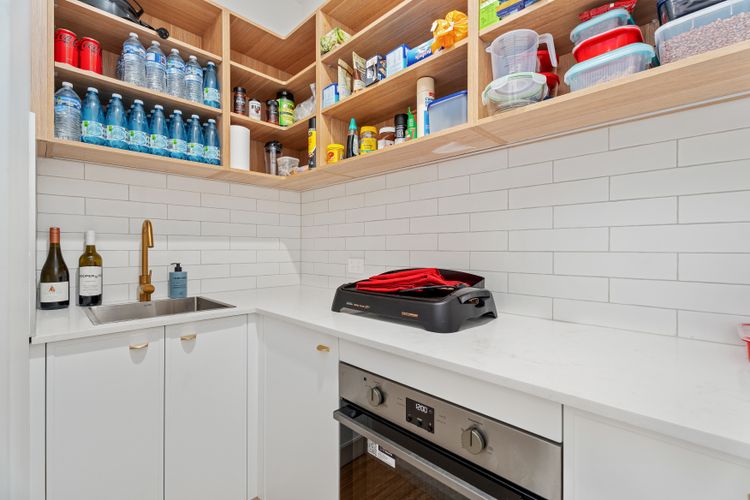 Dog friendly Paradise, 1/2B Bagnall Ave – water views, air con, Wi-Fi