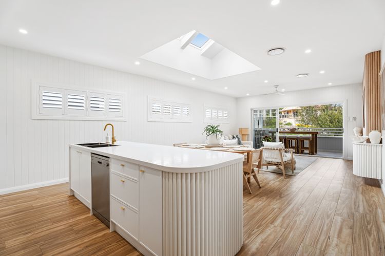 Dog friendly Paradise, 1/2B Bagnall Ave – water views, air con, Wi-Fi