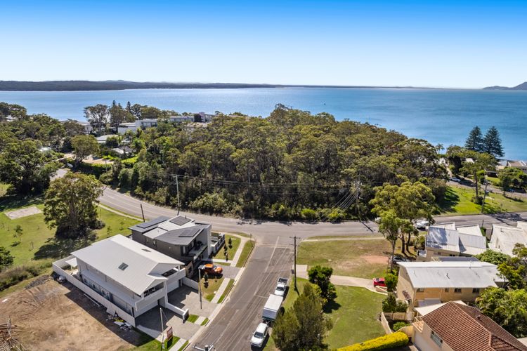 Dog friendly Paradise, 1/2B Bagnall Ave – water views, air con, Wi-Fi