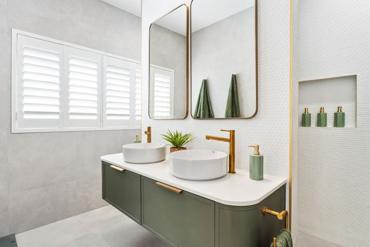 Dog friendly Paradise, 1/2B Bagnall Ave – water views, air con, Wi-Fi