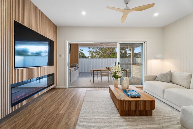 Dog friendly Paradise, 1/2B Bagnall Ave – water views, air con, Wi-Fi