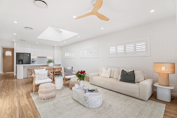 Dog friendly Paradise, 1/2B Bagnall Ave – water views, air con, Wi-Fi