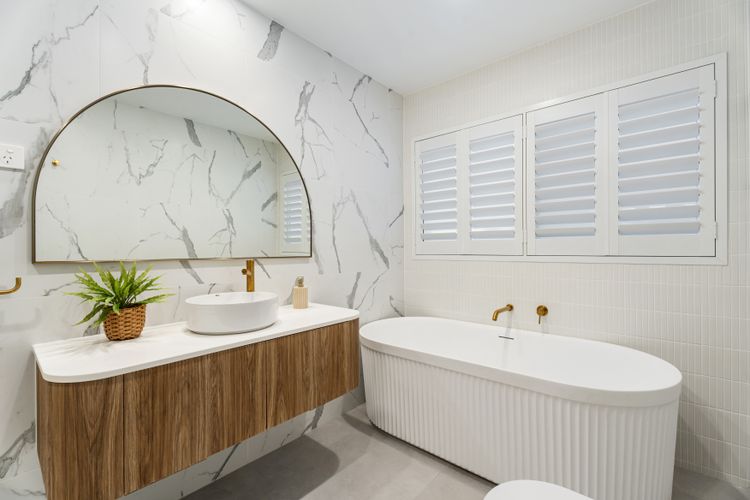 Dog friendly Paradise, 1/2B Bagnall Ave – water views, air con, Wi-Fi