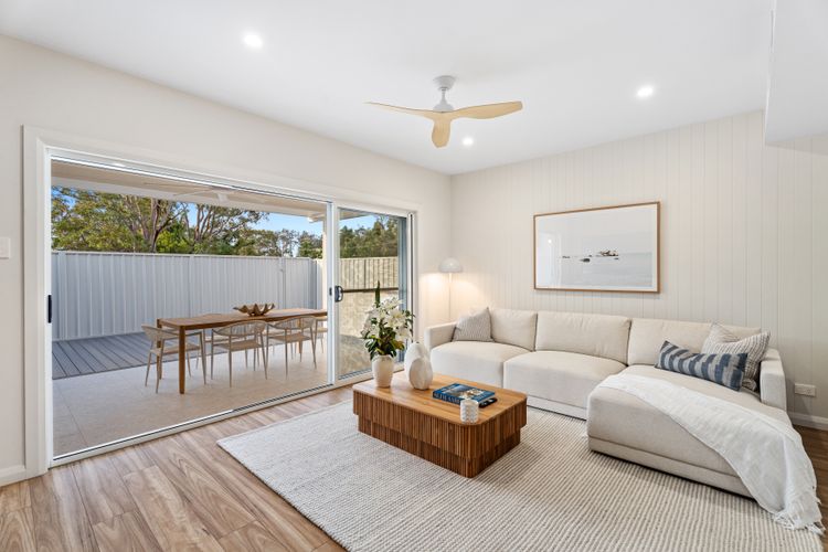 Dog friendly Paradise, 1/2B Bagnall Ave – water views, air con, Wi-Fi