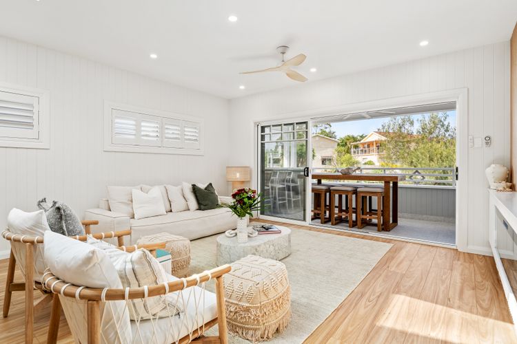 Dog friendly Paradise, 1/2B Bagnall Ave – water views, air con, Wi-Fi