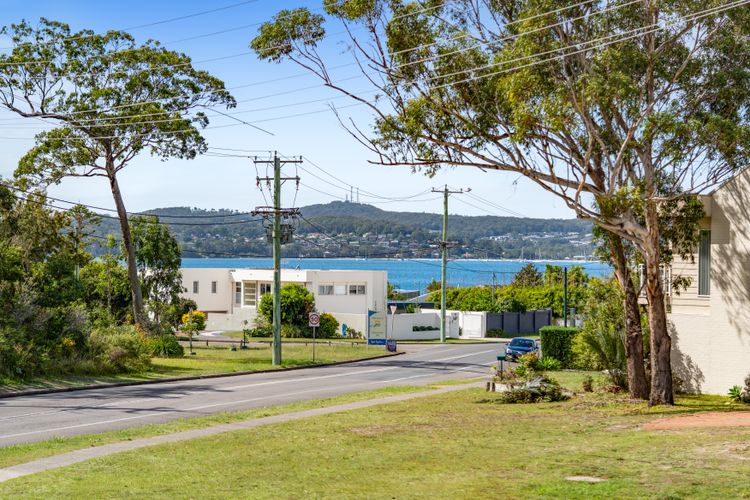 Dog friendly Paradise, 1/2B Bagnall Ave – water views, air con, Wi-Fi