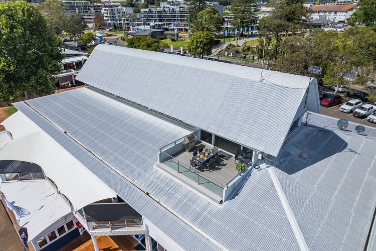 Crows Nest Marina View Apartment, 6 Teramby Rd – waterfront, WiFi, Aircon, Marina