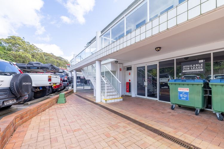 Crows Nest Marina View Apartment, 6 Teramby Rd – waterfront, WiFi, Aircon, Marina