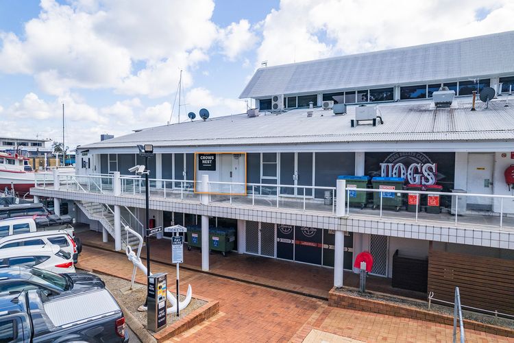 Crows Nest Marina View Apartment, 6 Teramby Rd – waterfront, WiFi, Aircon, Marina