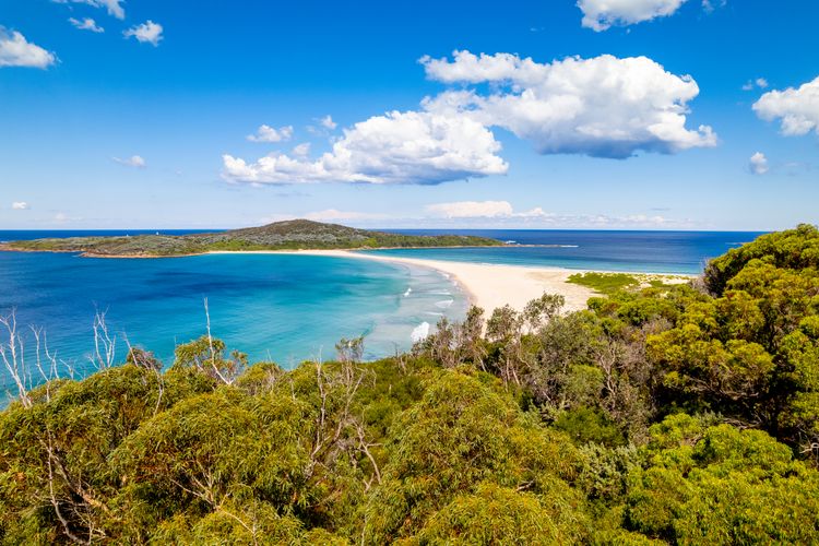 Amanda Court 14, 1-5 Weatherly Close – 250 metres from Shoal Bay Beach