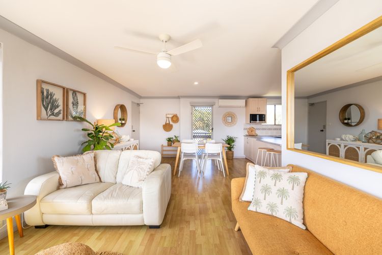 Commodore 6, 6 Intrepid Cl – water views, Air Con, Wi-Fi