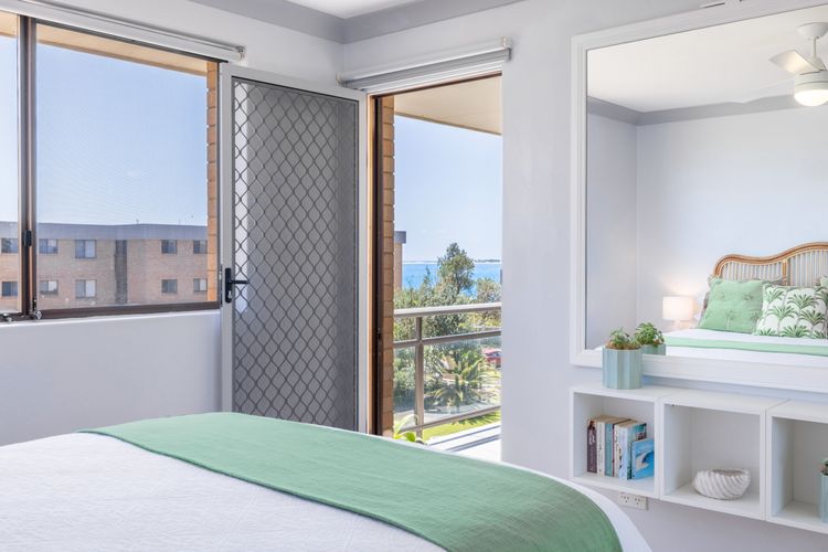 Commodore 6, 6 Intrepid Cl – water views, Air Con, Wi-Fi