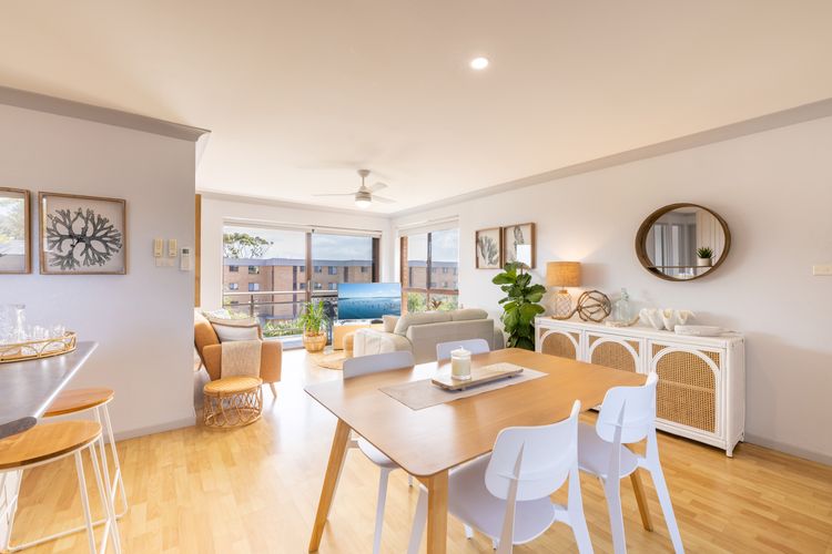 Commodore 6, 6 Intrepid Cl – water views, Air Con, Wi-Fi