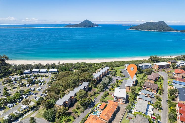 Commodore 6, 6 Intrepid Cl – water views, Air Con, Wi-Fi