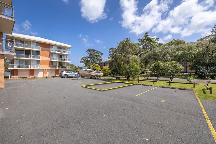 Commodore 6, 6 Intrepid Cl – water views, Air Con, Wi-Fi