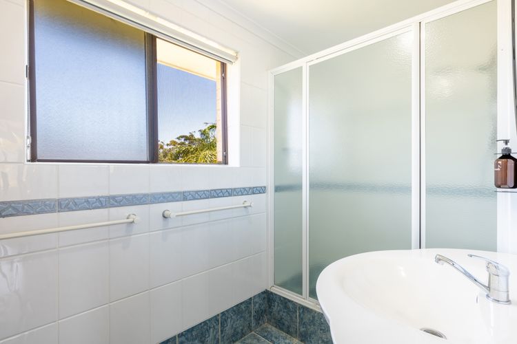 Commodore 6, 6 Intrepid Cl – water views, Air Con, Wi-Fi