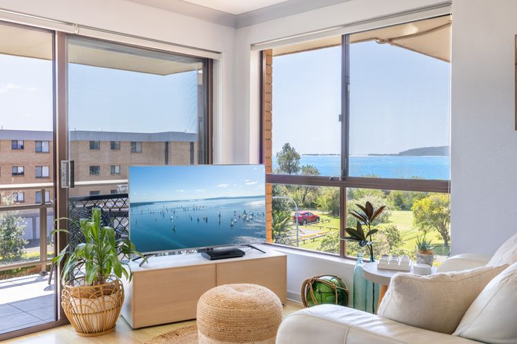 Commodore 6, 6 Intrepid Cl – water views, Air Con, Wi-Fi