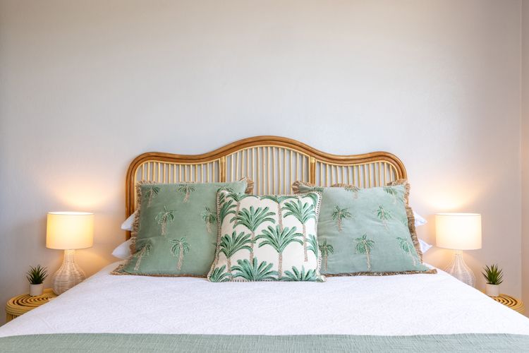 Commodore 6, 6 Intrepid Cl – water views, Air Con, Wi-Fi