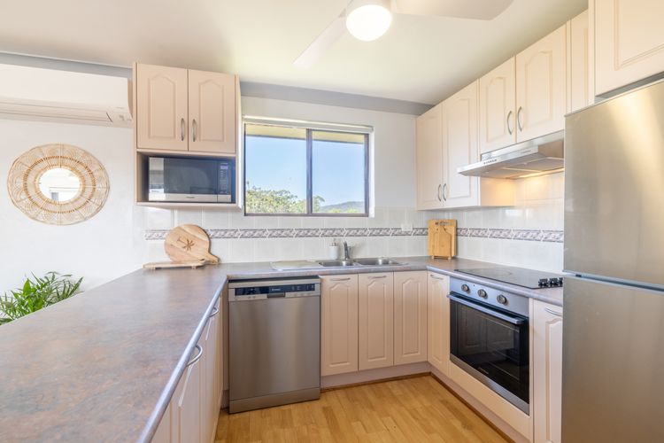 Commodore 6, 6 Intrepid Cl – water views, Air Con, Wi-Fi