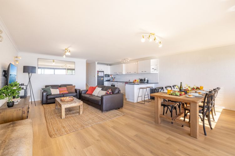 Boondelbah, 4/29 Soldiers Point Rd – waterfront bliss