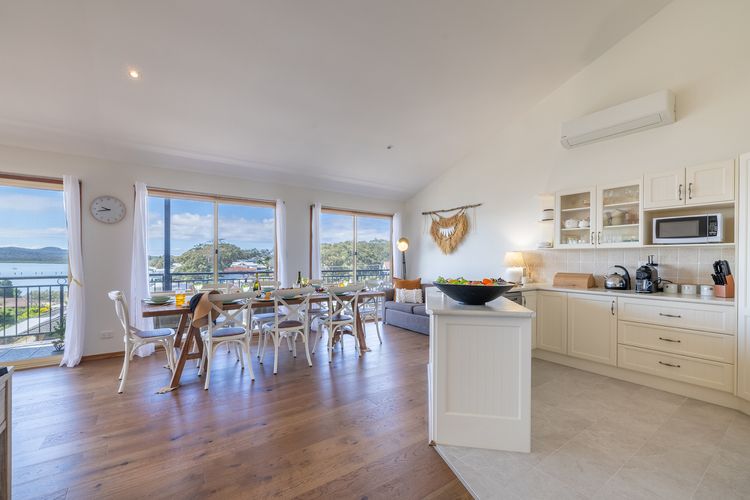 Wanda Up, 80 Randall Dr – spectacular views, aircon and Wi-Fi