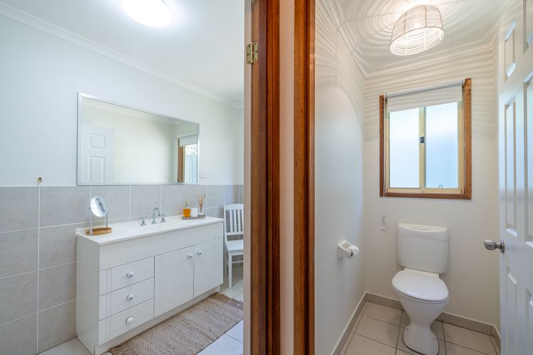 Wanda Up, 80 Randall Dr – spectacular views, aircon and Wi-Fi
