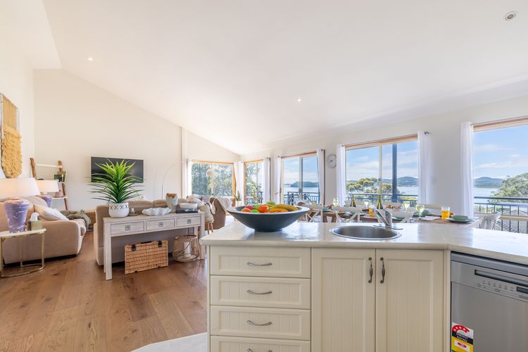 Wanda Up, 80 Randall Dr – spectacular views, aircon and Wi-Fi