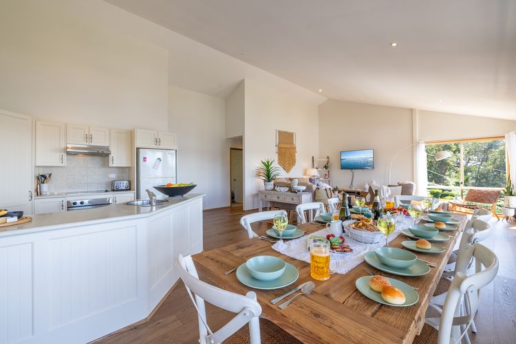 Wanda Up, 80 Randall Dr – spectacular views, aircon and Wi-Fi
