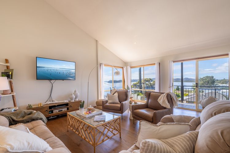 Wanda Up, 80 Randall Dr – spectacular views, aircon and Wi-Fi
