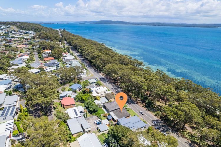 139 Government Rd  – Pet Friendly, Air Con, WiFi, Water views