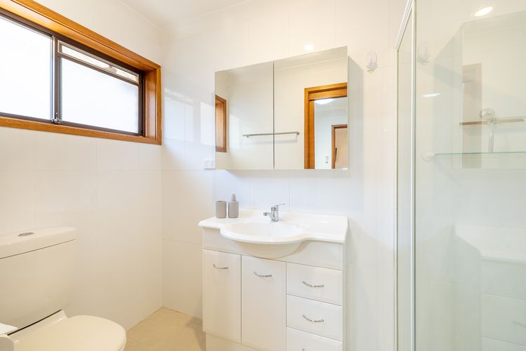 139 Government Rd  – Pet Friendly, Air Con, WiFi, Water views