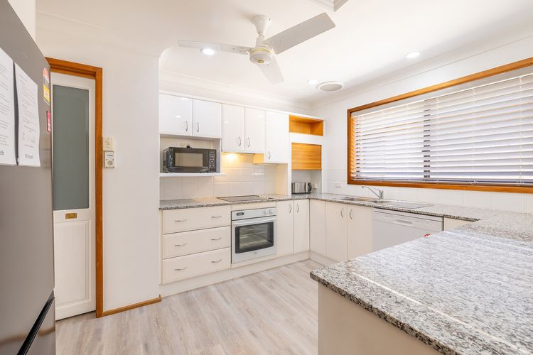 139 Government Rd  – Pet Friendly, Air Con, WiFi, Water views