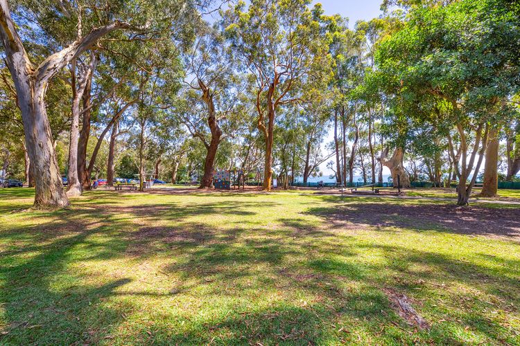 139 Government Rd  – Pet Friendly, Air Con, WiFi, Water views