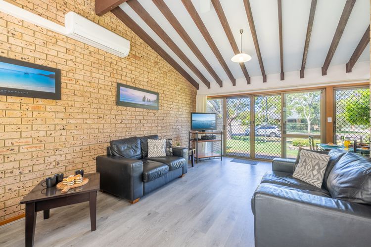 Bay Parklands, 6/2 Gowrie Ave – pool, Wi-Fi family holiday