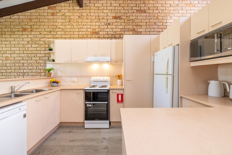 Bay Parklands, 6/2 Gowrie Ave – pool, Wi-Fi family holiday
