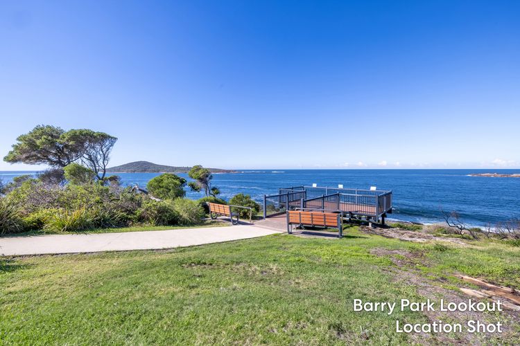 Tah Villa, 1/68 Marine Dr – stunning views, linen and air con