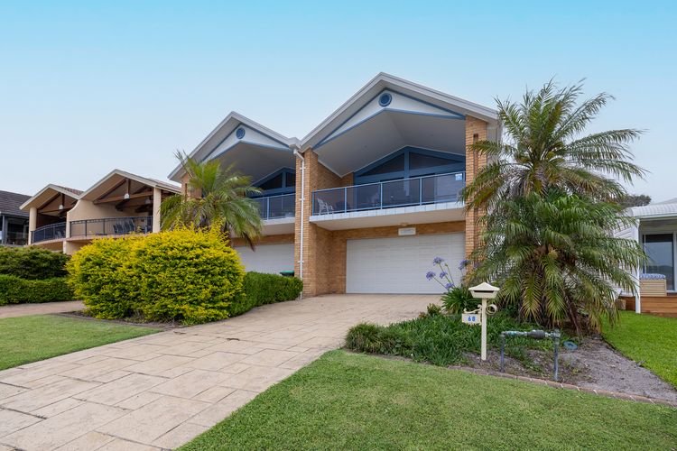 Tah Villa, 1/68 Marine Dr – stunning views, linen and air con