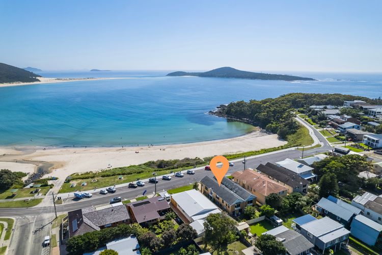 Tah Villa, 1/68 Marine Dr – stunning views, linen and air con