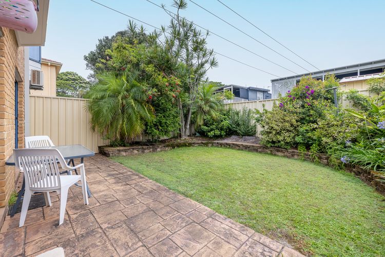 Tah Villa, 1/68 Marine Dr – stunning views, linen and air con