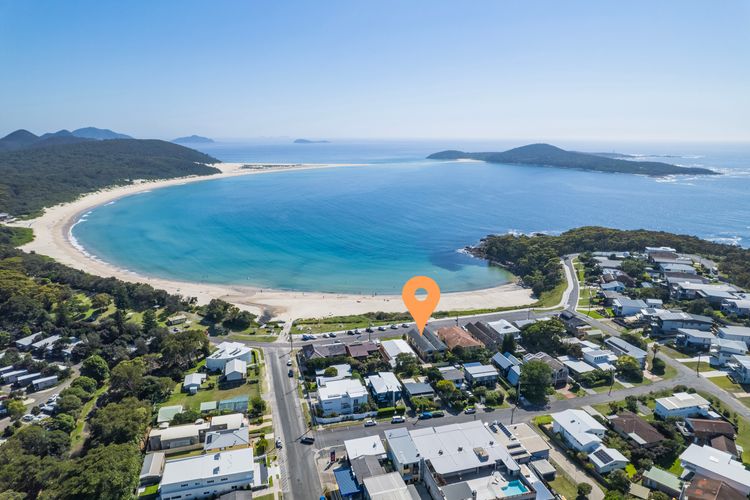 Tah Villa, 1/68 Marine Dr – stunning views, linen and air con