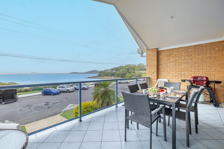Tah Villa, 1/68 Marine Dr – stunning views, linen and air con